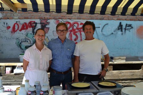 Die Geschwister Maria, Thomas (Herausgeber allerhand) und Lothar Hechenberger boten kulinarische Köstlichkeiten an. BI