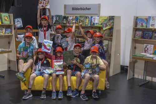 Die Kinder der 3b-Klasse haben sich bestens auf die Buchmesse vorbereitet und beherrschten ihre Präsentationen aus dem Efef. VN/Roland Paulitsch