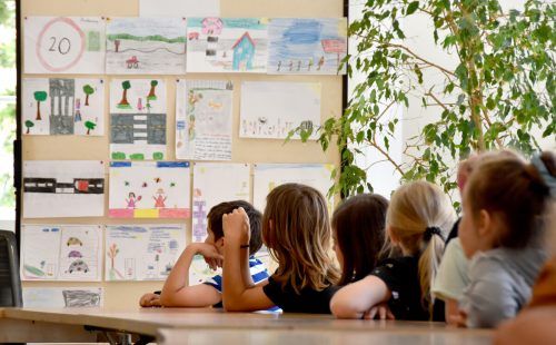 Die Kinder der Rankweiler Volksschulen konnten bei der Kinderkonferenz ihre Wünsche und Vorschläge mit Bürgermeisterin Katharina Wöß-Krall diskutieren.  MG