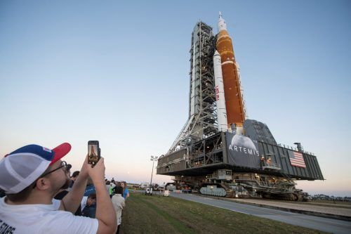 Die NASA-Rakete wurde bereits zur Startrampe in Cape Canaveral gebracht.  Der Test ist für kommenden Samstag geplant.  NASA/Aubrey Gemignani