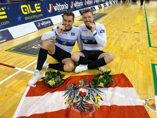 Bei der letzten Radball-EM im Juni 2022 im ungarischen Nyiregyhaza holten sich Patrick Schnetzer (r.) und Stefan Feurstein ihren ersten gemeinsamen Titel.⇒Privat