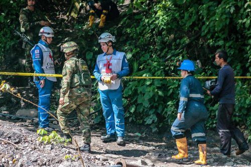 Die Rettungsarbeiten könnten den Behörden zufolge mehrere Tage dauern.  AFP