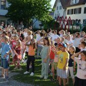 Fröhliches Schulfest im Rheindorf