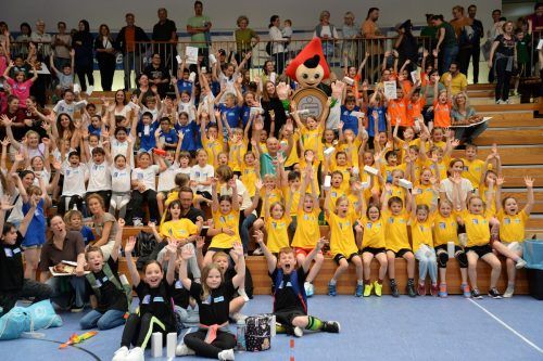 Die Schoolball Challenge lockte Kinder aus sieben Volksschulen in die Bregenzer Handballarena. R. Ibele