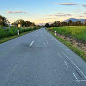 Autofahrer prallt mit Mofafahrerin und E-Bike-Fahrerin zusammen