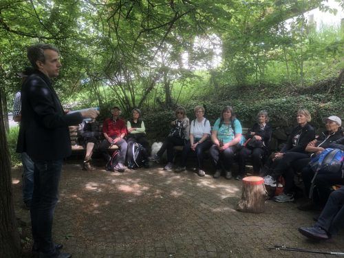Geschäftsführer Daniel Mutschlechner begrüßte die Lochauer Senioren im Bildungshaus St. Arbogast.  sb Lochau