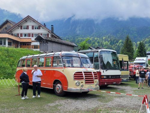Ein Blickfang waren auch die alten Omnibusse. mam/2