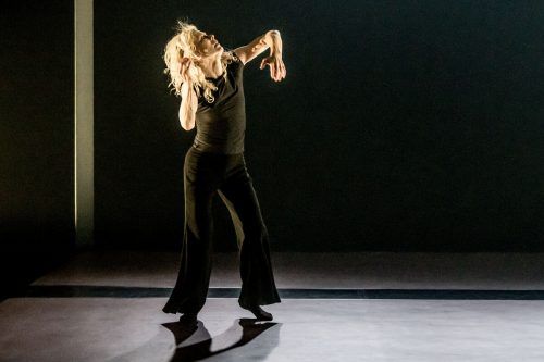 Eine Sensation: Louise Lecavalier in „Stations“.  spielboden/Hauer