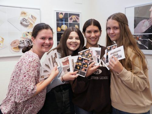 Elisa Bianco, Christina Bereuter, Sophia Ender und Sarah Jerabek bei der Ausstellungseröffnung.  