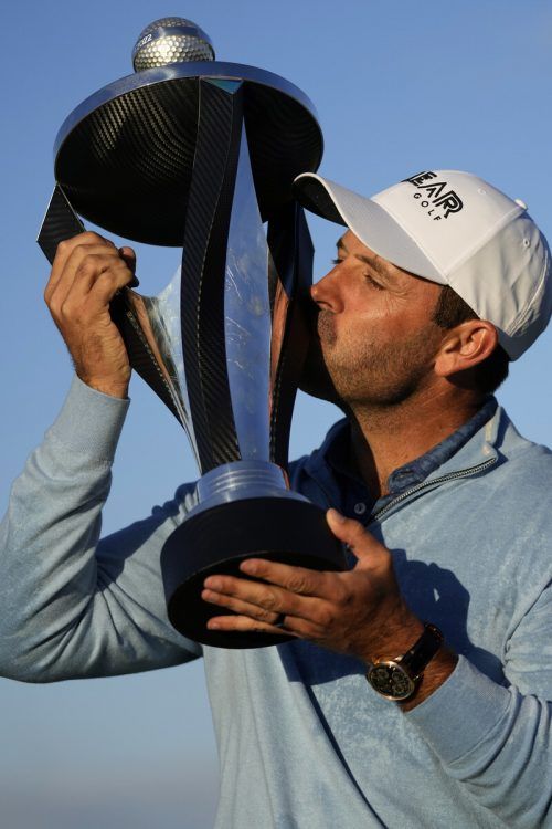 Erster Sieger der umstrittenen Golfserie: Charl Schwartzel. ap