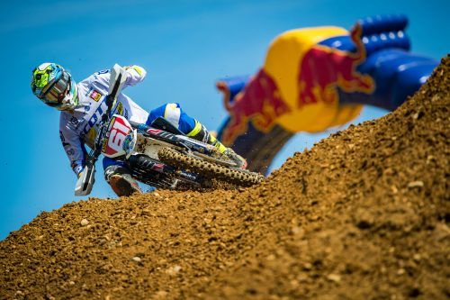 Fahrerisches Können, Rad-an-Rad-Duelle und Sprünge – die Motocross-Fans kommen in Möggers auf ihre Kosten. Presse