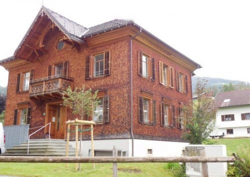 Erst kürzlich ist das Gemeindeamt in das nebenstehende Arzthaus umgezogen, welches zuvor für rund 200.000 Euro adaptiert wurde.