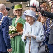 Die Queen zeigt sich gut gelaunt