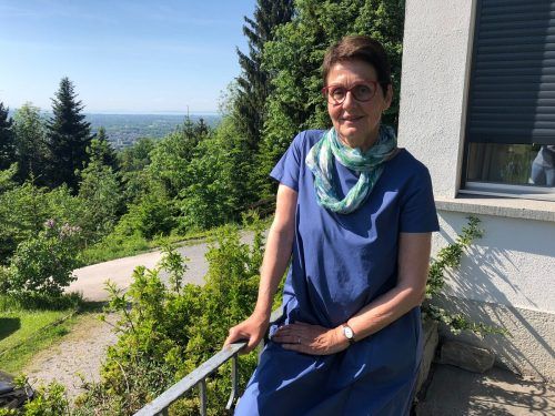 Für Beate Hartmann lebt, wo andere Urlaub machen. erh