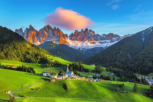 Gehört zu den Highlights der Region: Das Dorf Santa Maddalena.  shutterstock (2)