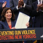 New York verschärft jetzt seine Waffengesetze