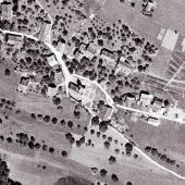 Mit der Kirche ums Dorf. Das 1950er-Jahre-Luftbild-Quiz