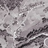 Mit der Kirche ums Dorf. Das 1950er-Jahre-Luftbild-Quiz