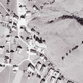 Mit der Kirche ums Dorf. Das 1950er-Jahre-Luftbild-Quiz