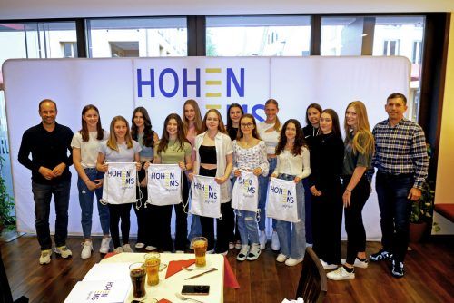 Hohenems ehrt jetzt die erfolgreichen Schulsportlerinnen der Jahre 2020 und 2021, die es trotz nur weniger Wettkämpfe zu Erfolgen brachten. Stadt