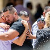 Erste Beisetzungen nach Schulmassaker in Texas