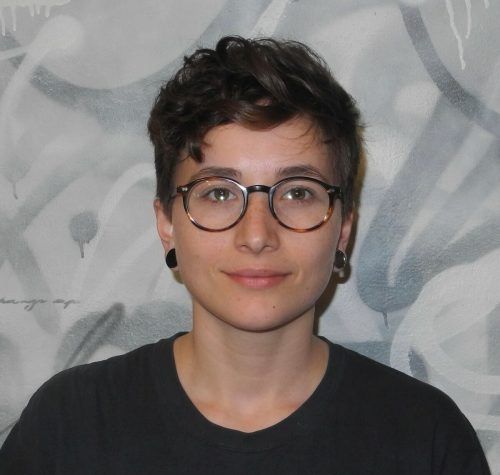 Ich finde es sehr wertvoll, dass die Jugendlichen von sich aus die Initiative ergriffen haben und das Jugendhaus für alle Generationen zugänglich machen. Mit dem Konzert zeigen sie, welche Möglichkeiten die Offene Jugendarbeit an ihrem schönen Standort an der Samina zu bieten hat. Lena Schmidt, BA, Mitarbeiterin