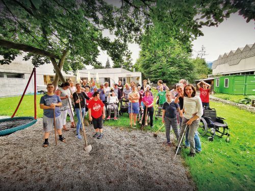 Im Außenbereich der Werkstätte der Caritas in Bludenz entsteht ein „Garten der Begegnung“.  Caritas