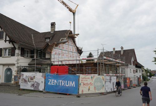 Im Gange ist der Neubau des alten Stadels neben dem Kolibri.  hapf/3