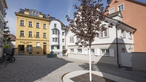 Im oberen Bereich der Maurachgasse wird künftig der Siegi-Gasser-Platz an den ehemaligen Bregenzer Bürgermeister erinnern. AdLH Bregenz