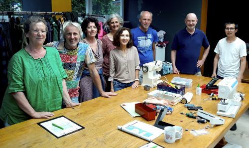 Im Reparaturcafé wird Achtsamkeit im Umgang mit Ressourcen gelebt.  Renate Rigger