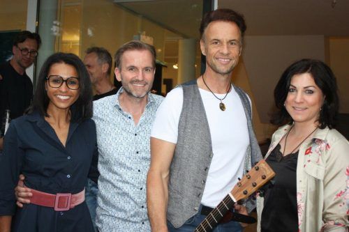 Inhaberin Claudia Dobler mit ihrem Ehemann Jürgen Dobler und den Musikern Wolfgang Frank und Nina Fleisch. VN/tk