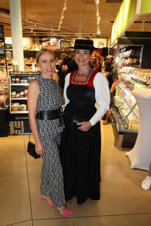 Innenarchitektin Elena Romachowa und Waltraud Fetz.