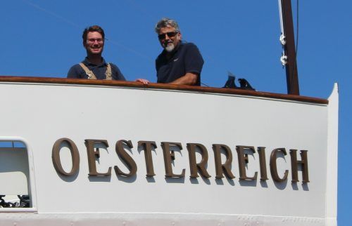 Kapitän Robert Kössler mit seinem „Taucher“ Felix Brandauer, der bei einem Tauchgang den Schaden am Propeller feststellte.