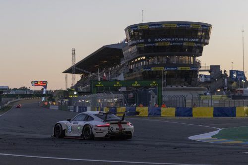 Kevin Estre und Co. brachten den Porsche auf Rang vier ins Ziel. ap