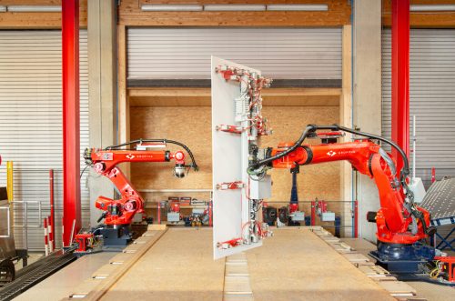 Komplette Gebäudeteile werdenmit Robotern gefertigt.  gropyus
