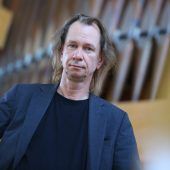 Neue Musik von Michael Floredo