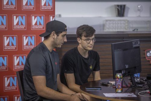 Konzentration pur: Im VIP-Zelt des SCR Altach zockten die Teilnehmer der dritten Qualifikationsrunde des VN.at- eSport-Cups, was das Zeug hielt. Paulitsch
