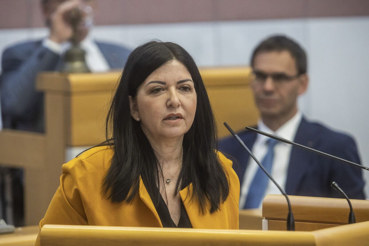 SPÖ-Abgeordnete Manuela Auer will Antworten von Landeshauptmann und Eigentümervertreter Markus Wallner (r.).VN/Paulitsch