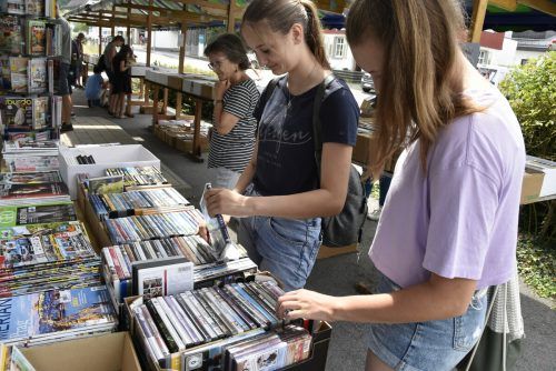 Leseratten kommen beim Flohmarkt der Bibliothek auf ihre Kosten.  Marktgemeinde