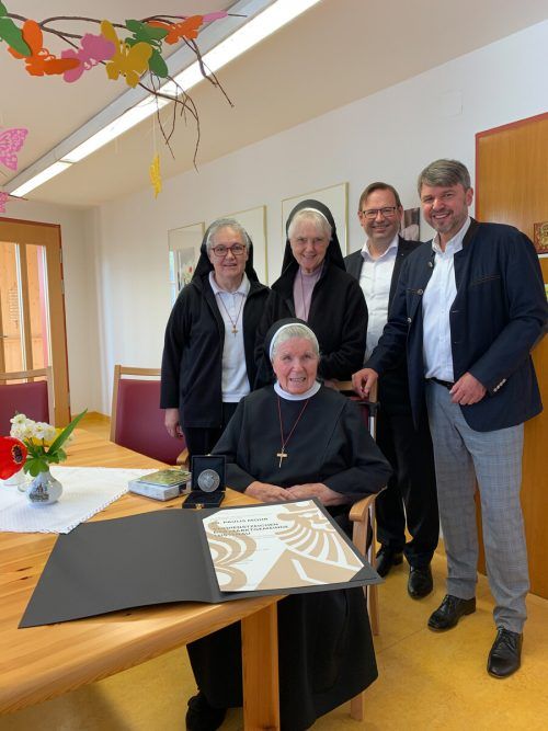 Lustenau ehrte jetzt Schwester Paulis Mohr (vorne) für ihre Verdienste. Gde