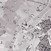 Mit der Kirche ums Dorf. Das 1950er-Jahre-Luftbild-Quiz