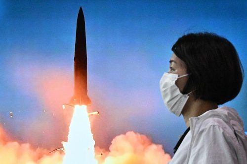 Nordkorea priorisiere sein Atomwaffenprogramm weiter als "zentrales Element" seiner Sicherheitsstrategie. Das Land verfüge über 20 nukleare Sprengköpfe. AFP