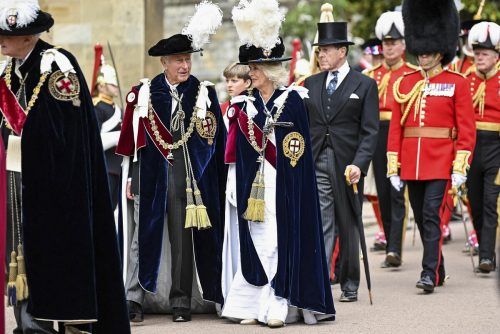 Prinz Charles mit Herzogin Camilla, die seit Anfang des Jahres Mitglied des traditionsreichen Hosenbandordens ist. ap