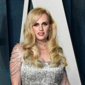Rebel Wilson vor Outing offenbar von Zeitung unter Druck gesetzt