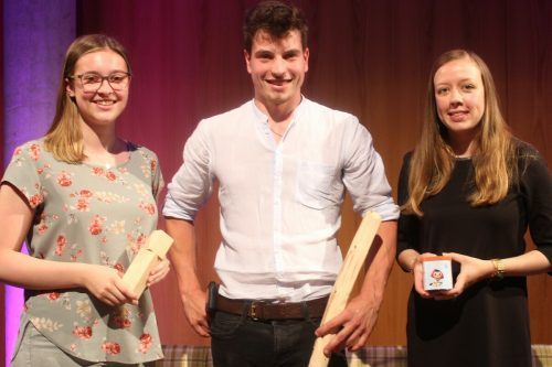 Selina Greber, Tobias Geiger und Annina Hämmerle deponierten in der Talkrunde Wünsche und Erwartungen der jungen Generation. 