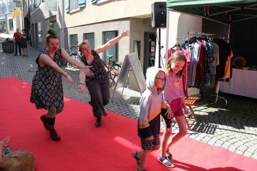 Sommerliche Temperaturen luden die Besucher geradezu zum Verweilen ein.