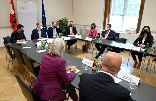 Sozial- und Gesundheitsminister lud Vertreter von Supermarktketten zum Gipfel.  APA/Schlager