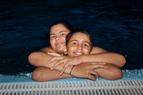Stefanie und David beim Vollmondschwimmen in der Felsenau.  He