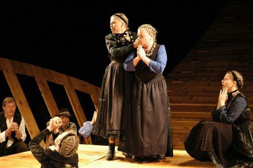 Szene aus dem Theaterstück „Tolle Weiber“ von Ulrike Längle über den Aufstand der Frauen in Krumbach, das 2007 aufgeführt wurde.  VN