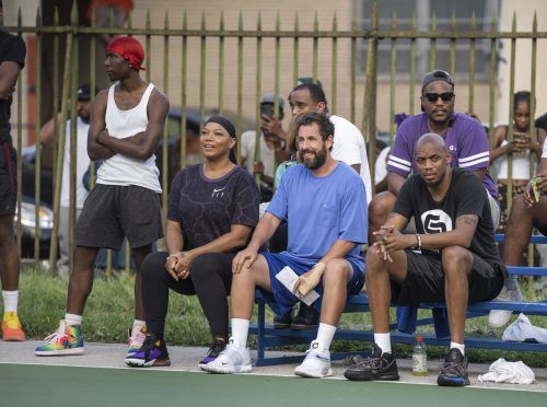 Szene aus „Hustle“ mit Queen Latifah und Adam Sandler. yamano, AP